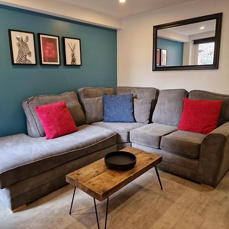 Stylish 5-Bed Home, Each With En-Suite And Own Tv Coventry Kültér fotó